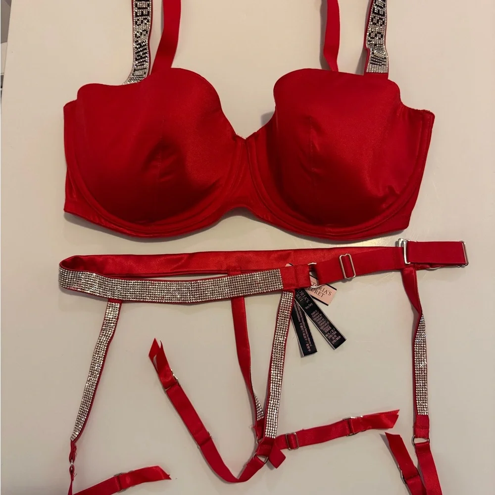 Very Sexy Lipstick Red Shine Strap Demi Bra & Garter set - Picture 3 of 6